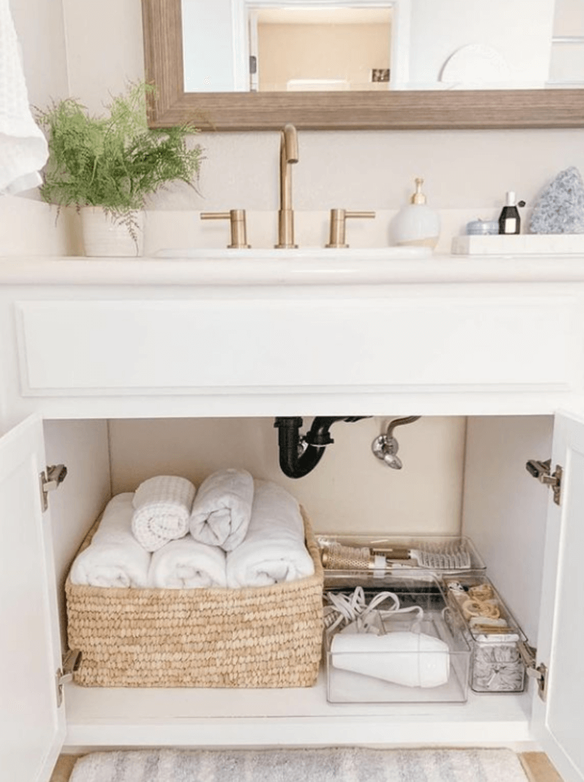 31 Beach Towel Storage Ideas: Best Organizing Tips - Elegance Echoes