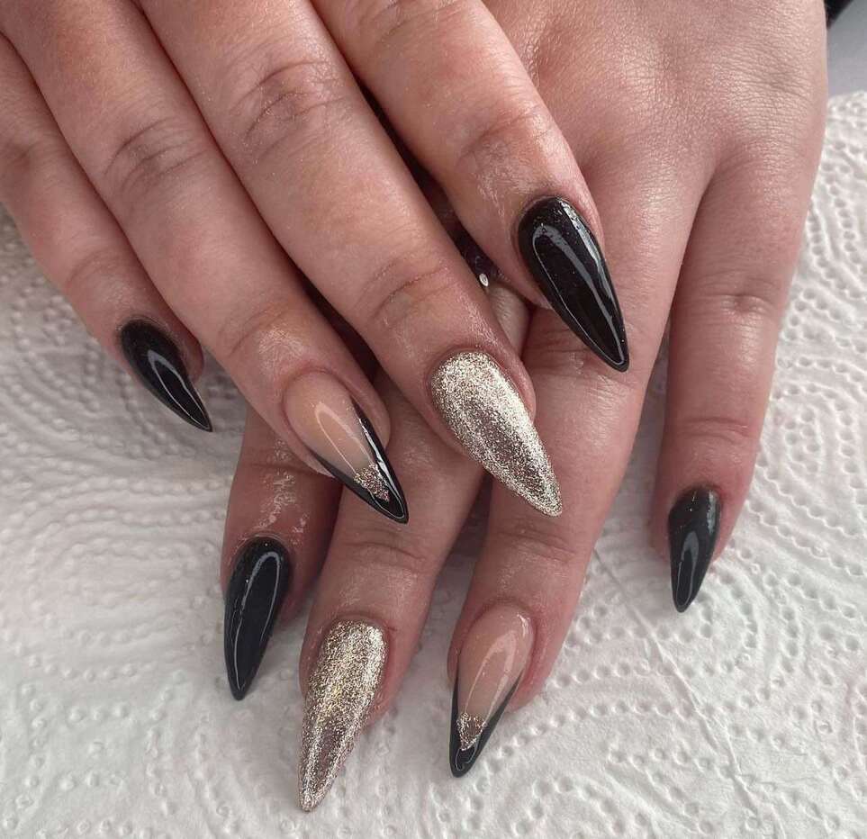 Black and rose gold nails 