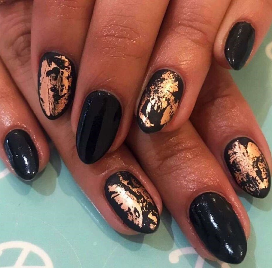 black and rose gold nails
