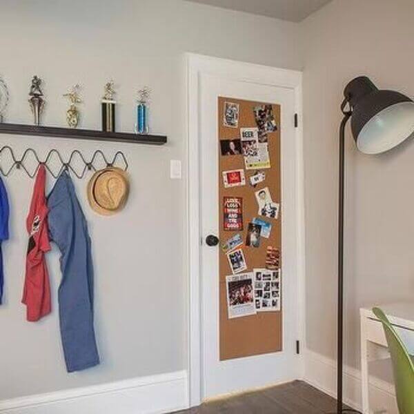 cork board bedroom door decor ideas