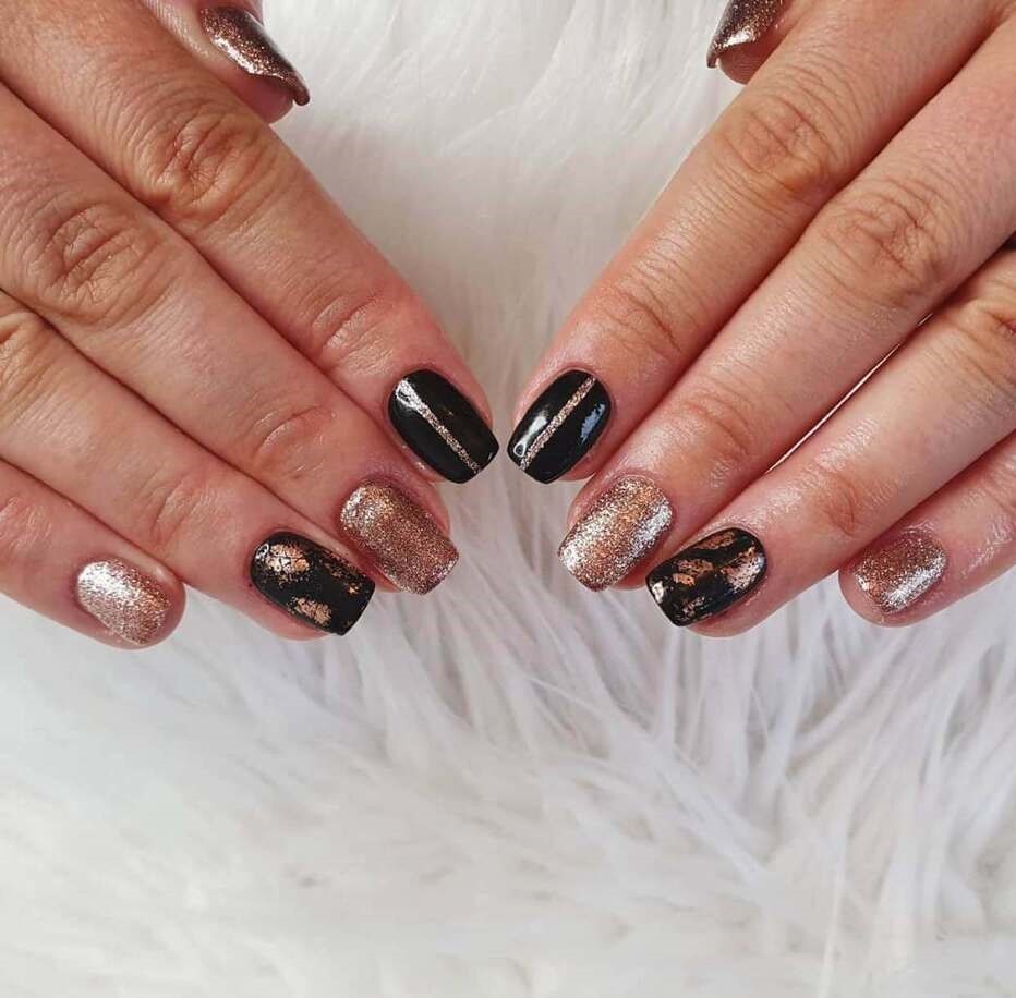 short black and rose gold nails
