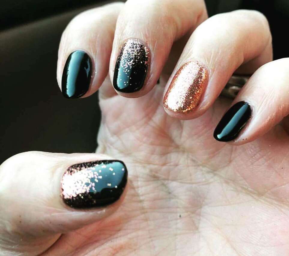 black and rose gold nail designs