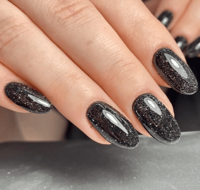 31 Glamorous Glitter Black Nail Designs for a Shimmering Look