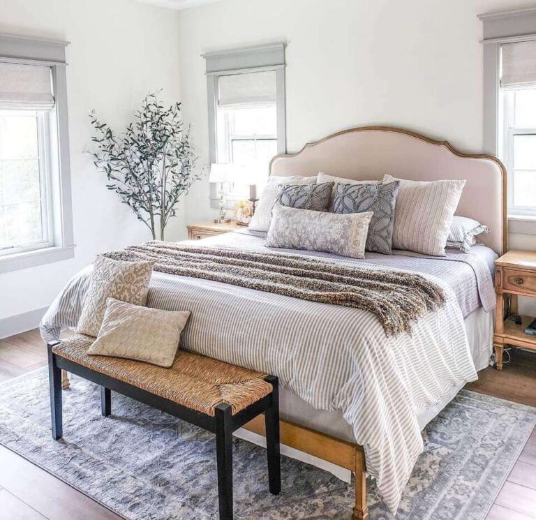 16 Stunning Bedroom Bench Decor Ideas to Refresh Your Sleeping Space