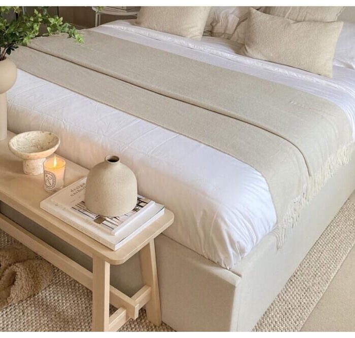 16 Stunning Bedroom Bench Decor Ideas to Refresh Your Sleeping Space
