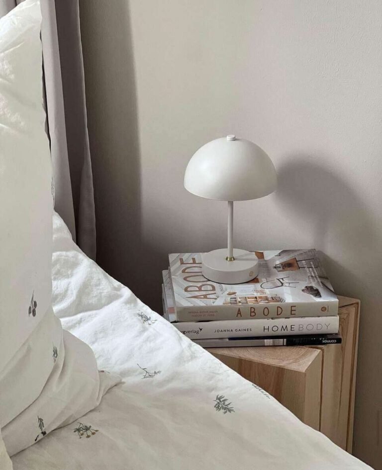 24 Dreamy Bedside Table Decor Ideas for Sunny Morning Vibes