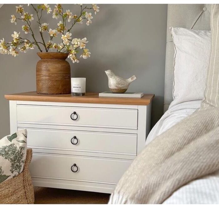 24 Dreamy Bedside Table Decor Ideas for Sunny Morning Vibes