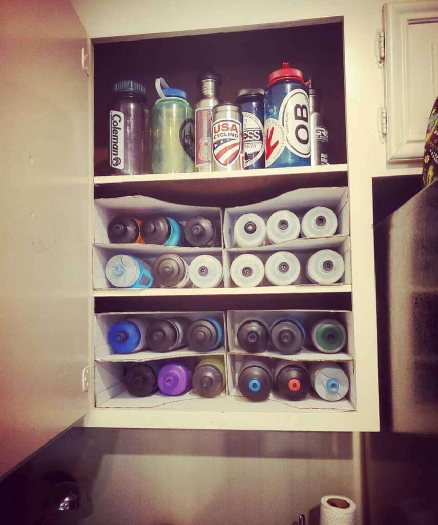 how to organize water bottles in kitchen