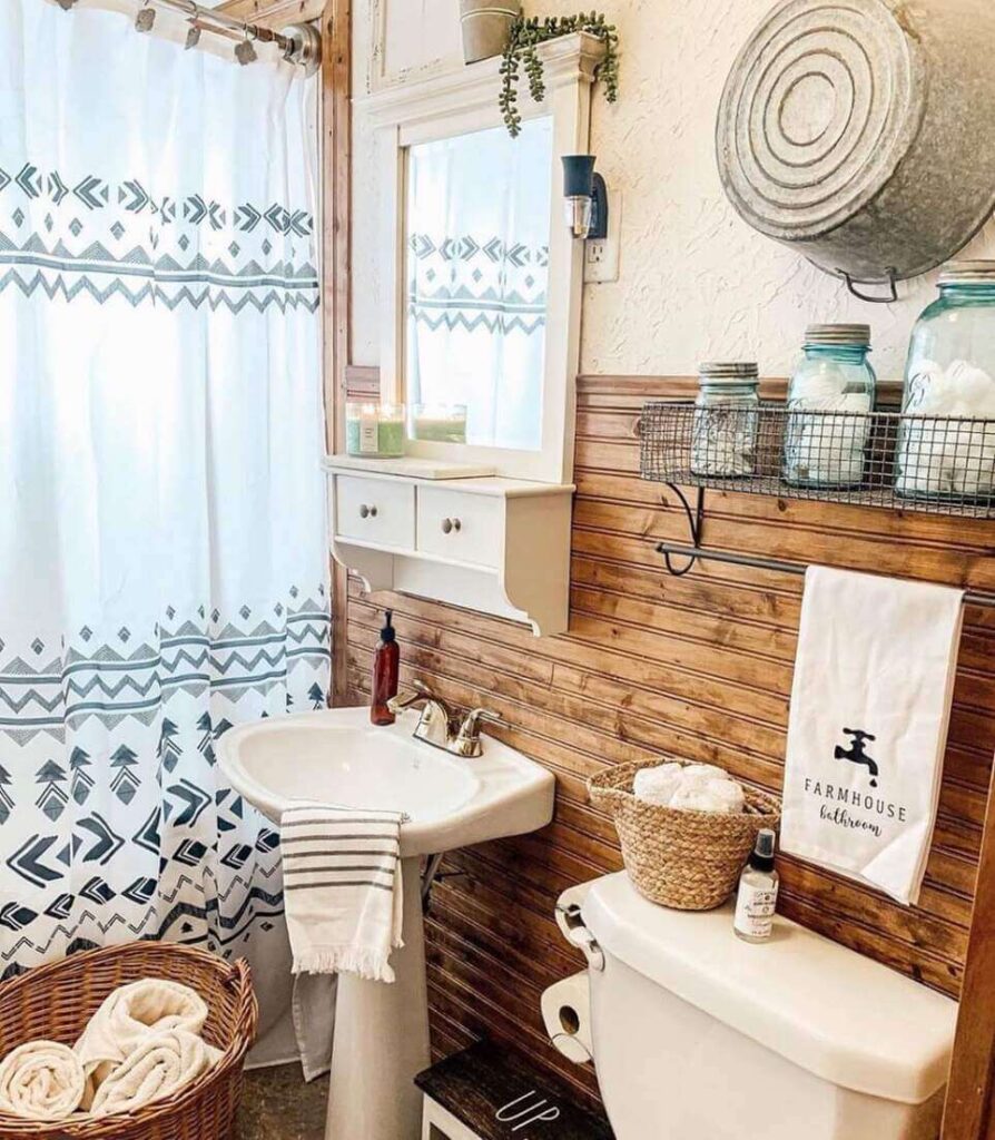 rustic farmhouse bathroom idea