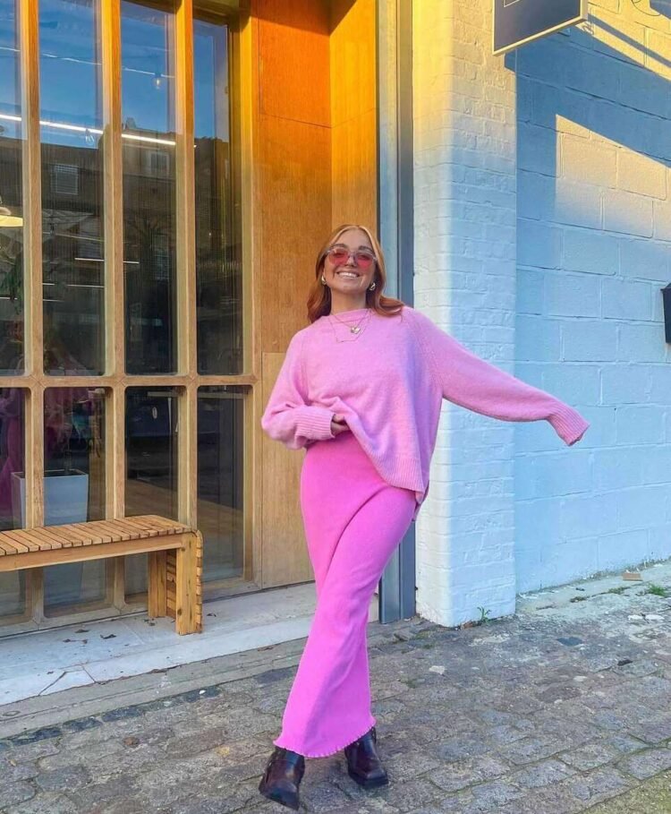24 Light Pink Sweater Outfit Ideas That’ll Have You Looking Pretty in Pink