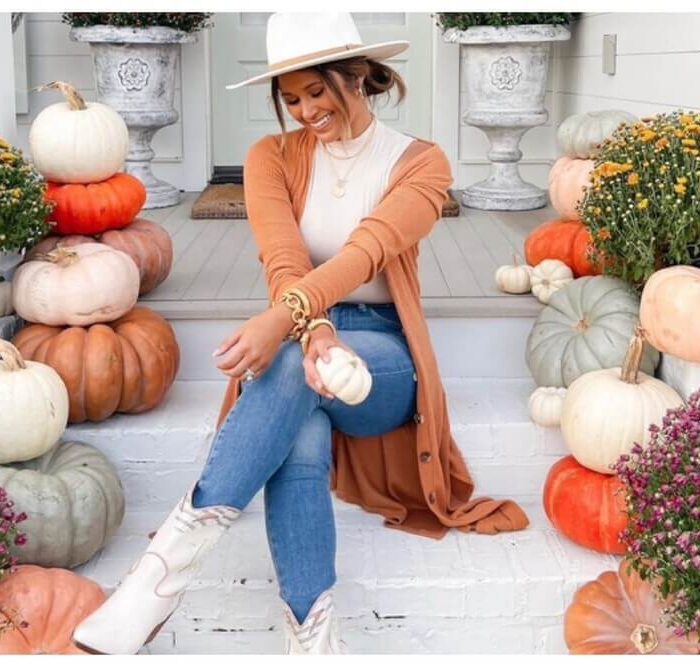 22 Cute and Dressy Thanksgiving Outfit Ideas to Stand Out in 2024