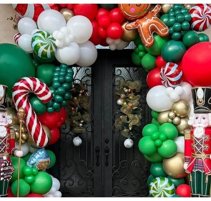 23 Creative Christmas Balloon Decoration Ideas to Brighten Your Celebrations