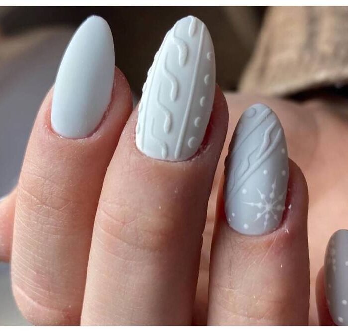 32 Stunning White Christmas Nail Designs for a Festive Look