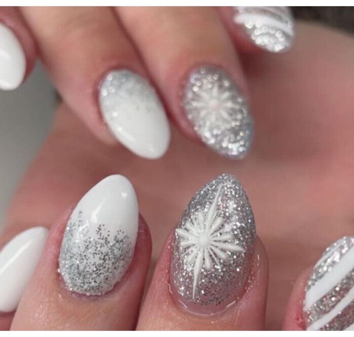 31 Elegant Christmas Nail Designs White and Silver to Shine During the Holidays