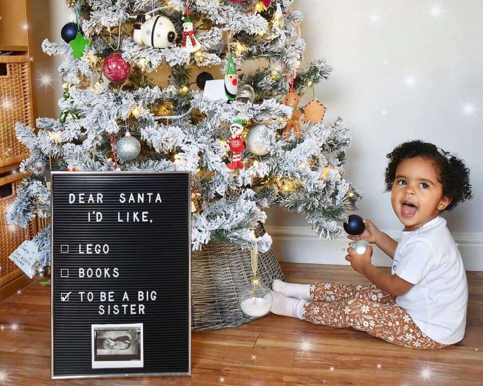 Christmas pregnancy announcement photoshoot