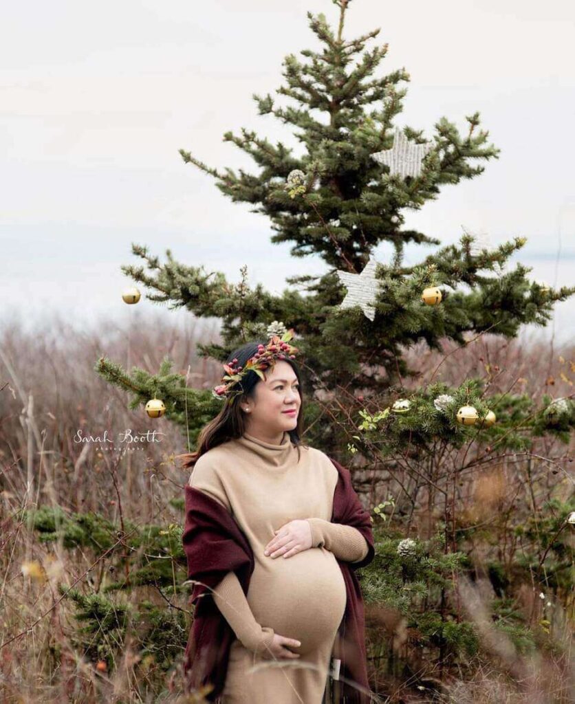 maternity Christmas photoshoot