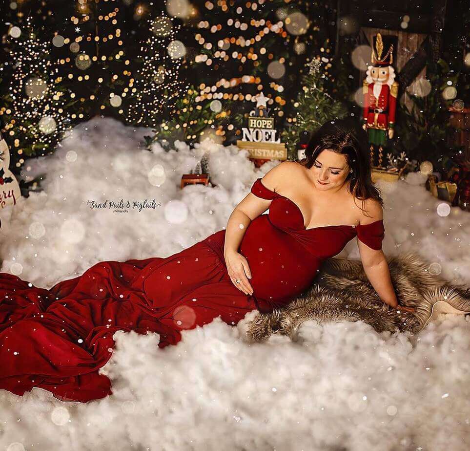 maternity christmas photoshoot fairytale