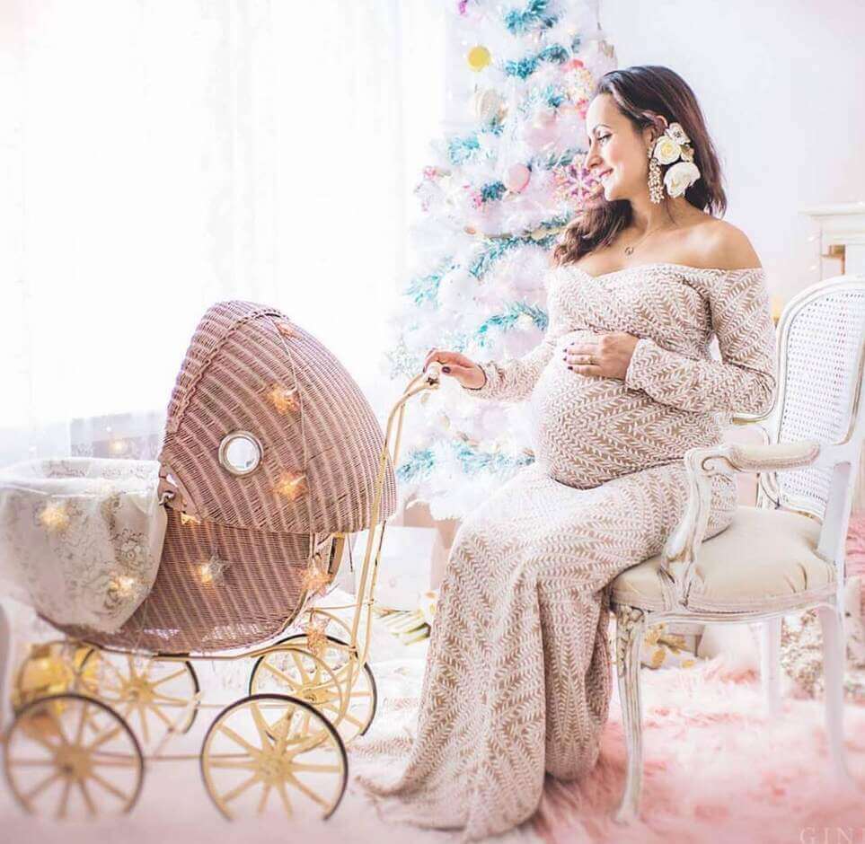 maternity Christmas photoshoot