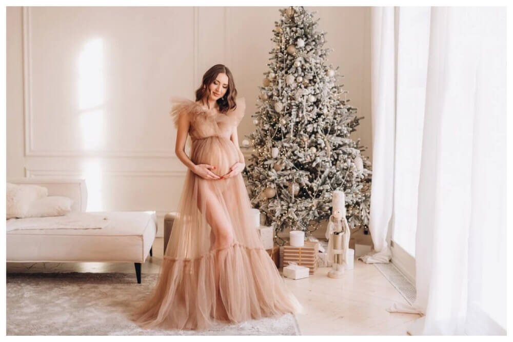 christmas maternity dress for photoshoot 15 Christmas Maternity Photoshoot Ideas to Try