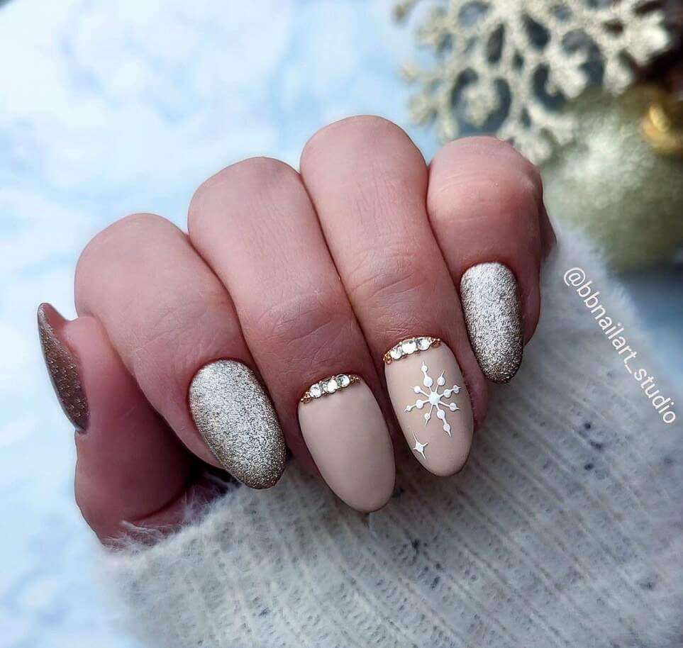 neutral winter nail design