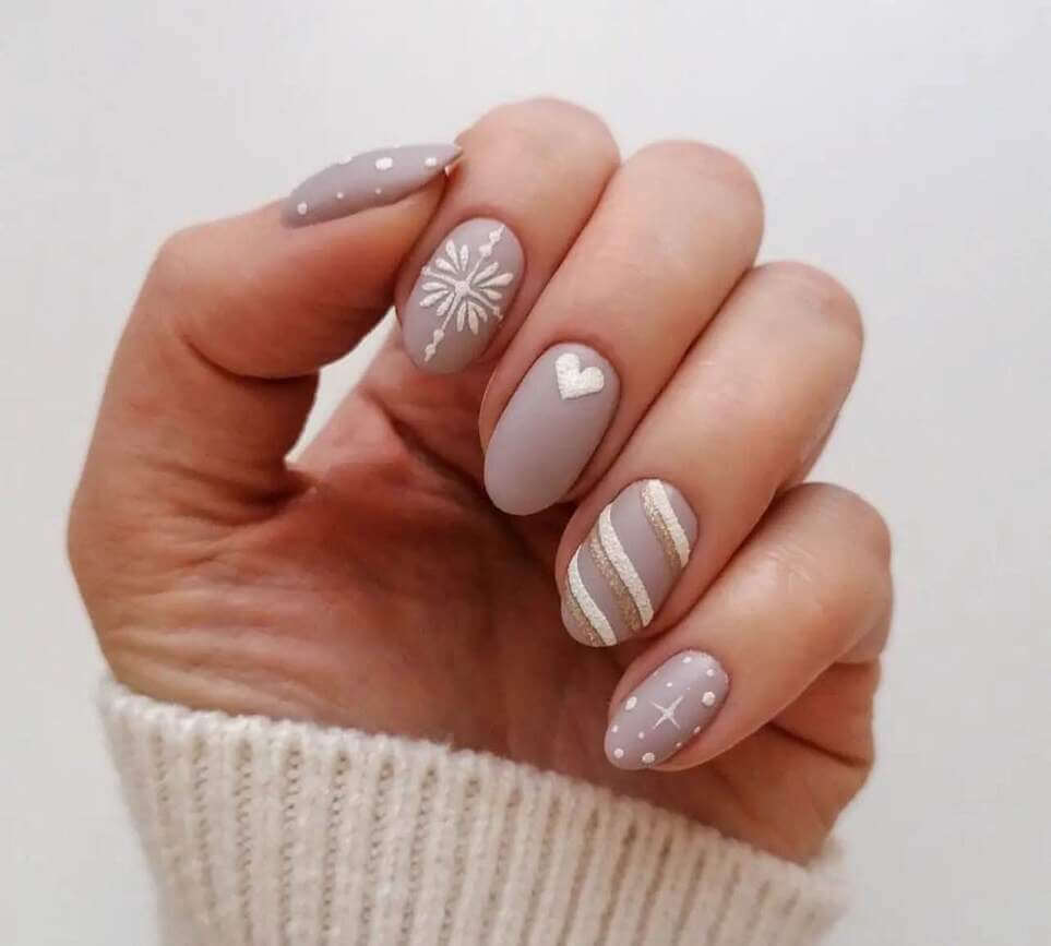 neutral winter nail art