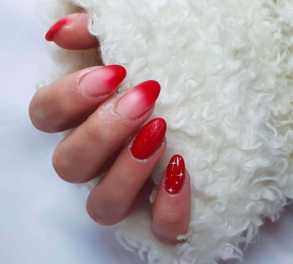 red winter nails