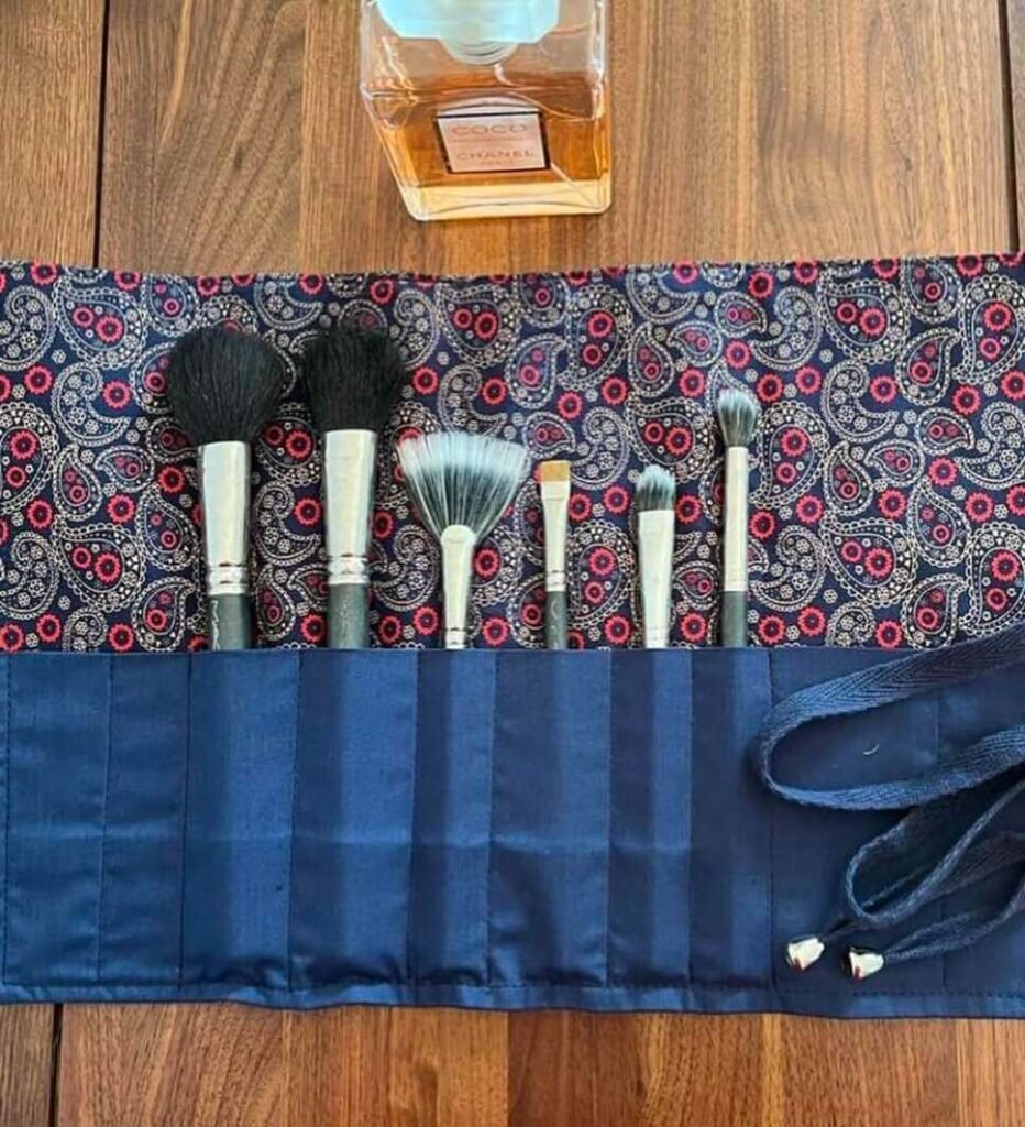 makeup brush organizer