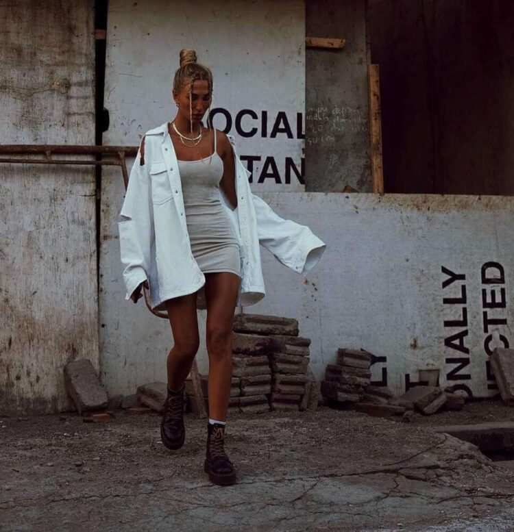 29 Aesthetic Oversized Outfits You’ll Want to Live In