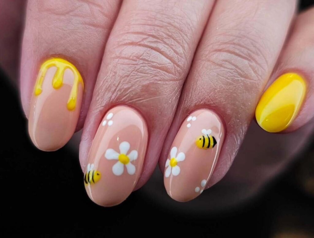 short bee nail ideas