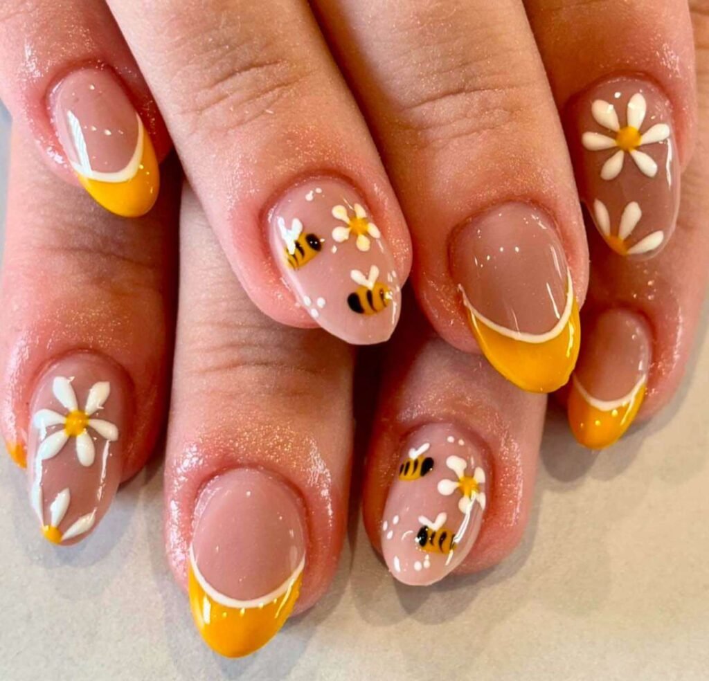 French tip bee nail ideas