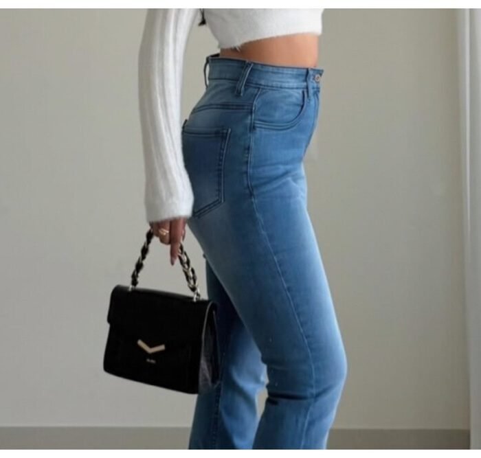 How to Dress Hourglass Shape (From Someone Who IS Hourglass Shape)