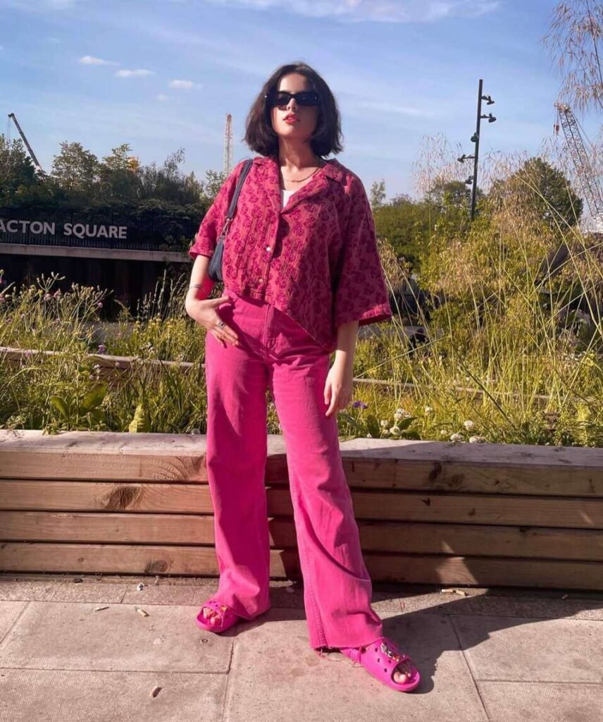 pink crocs outfit ideas