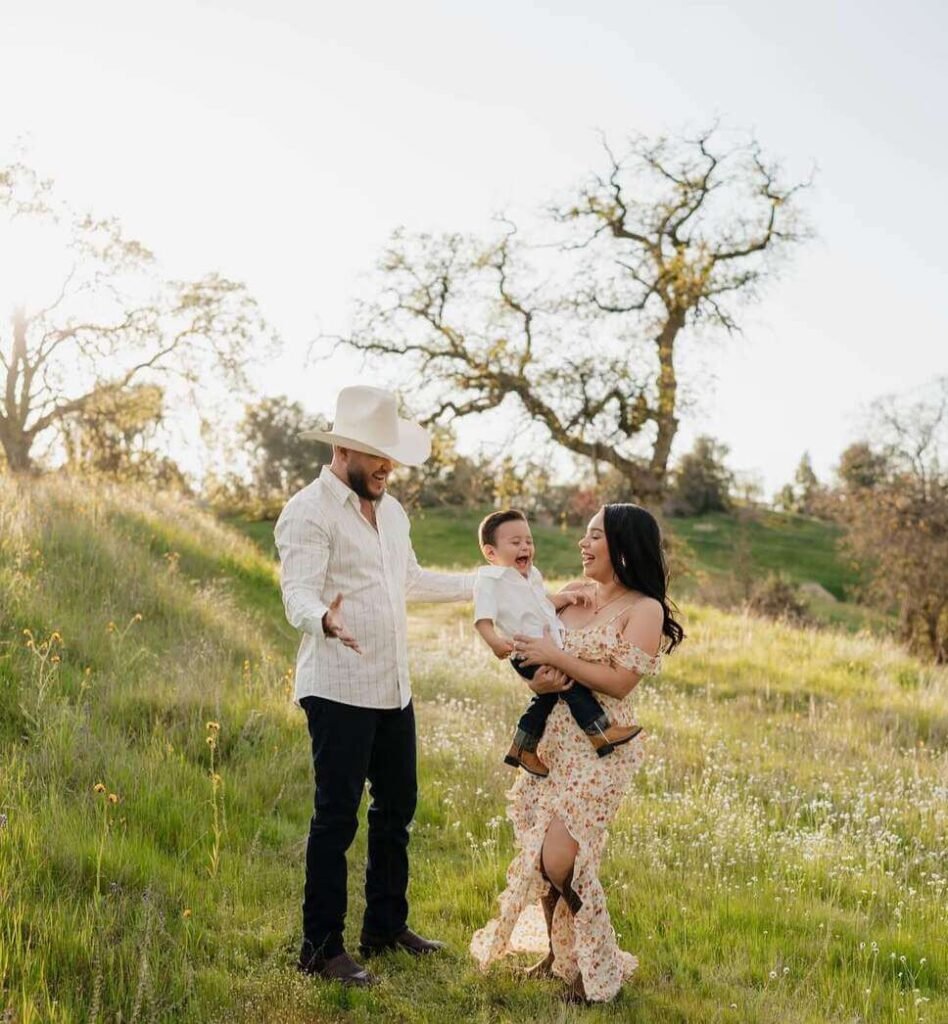 summer family photoshoot outfit ideas