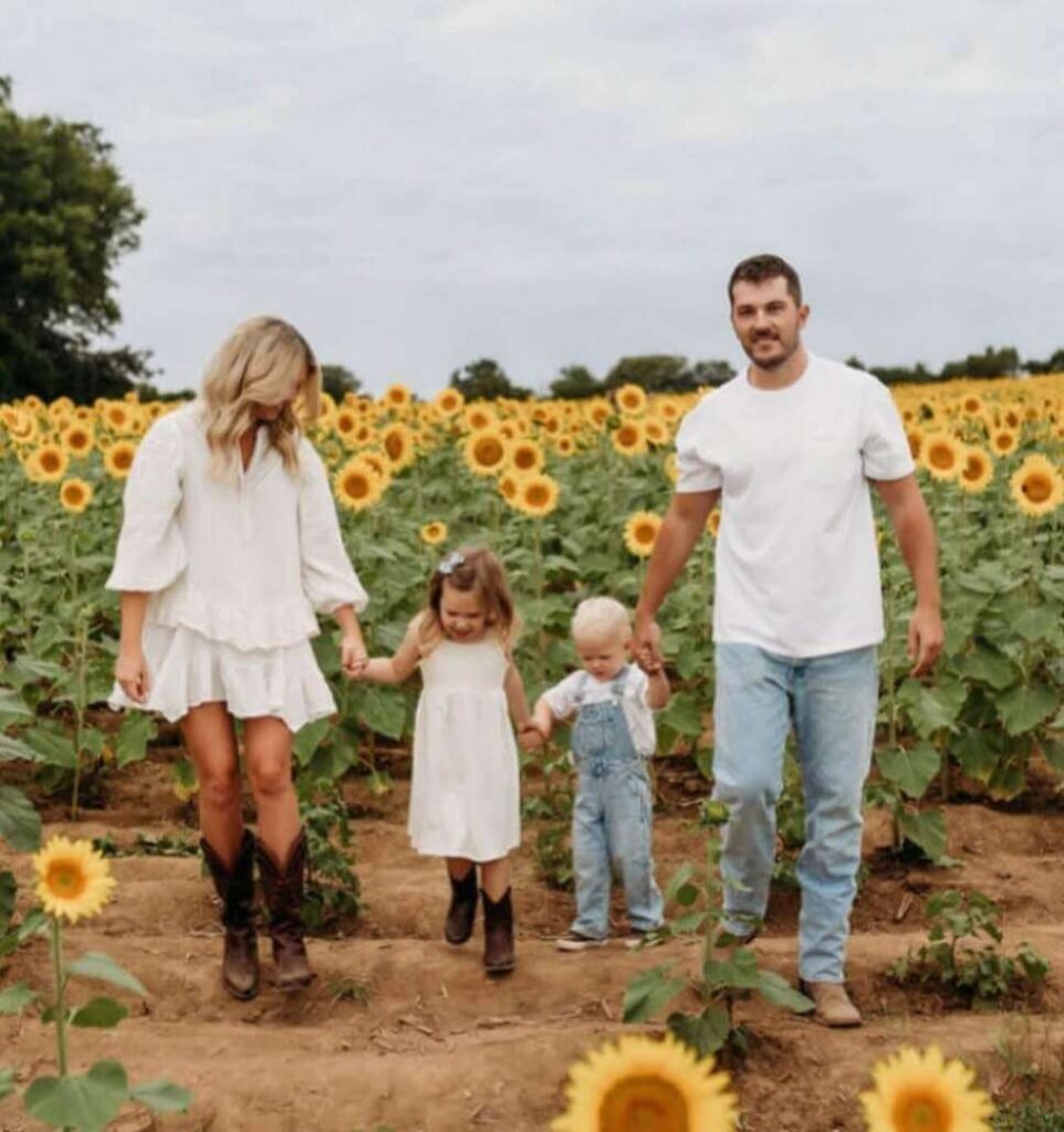family summer photoshoot outfit ideas