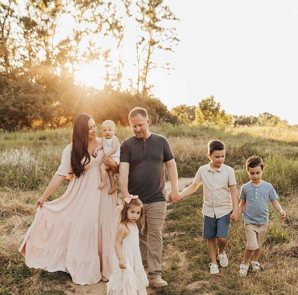 family photoshoot outfits summer