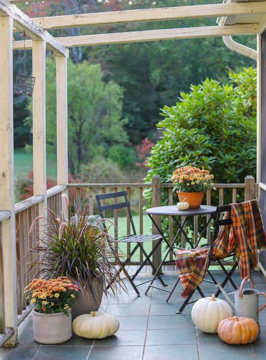 35 Fall Porch Decor Ideas to Copy for a Warm Welcome