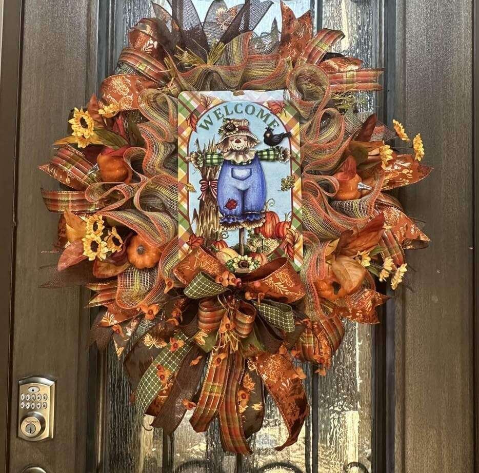 fall wreath ideas with a cute bear