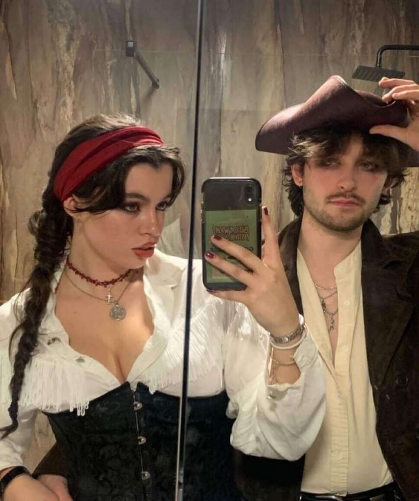 pirate couple Halloween costumes