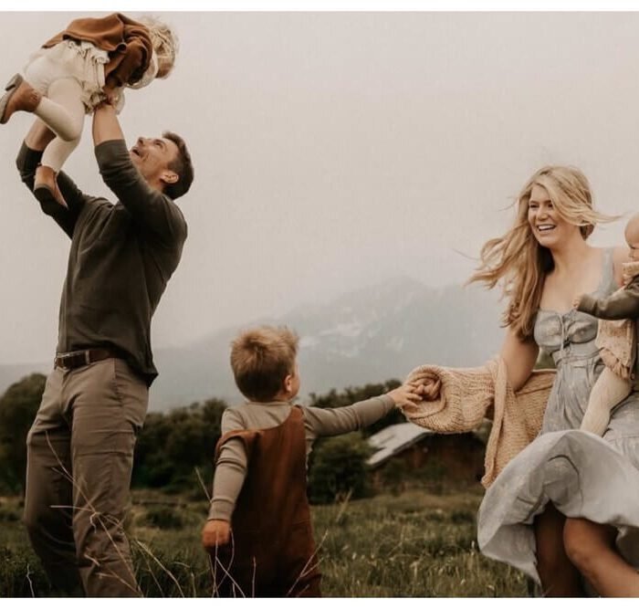 What to Wear for Fall Family Photos: 26 Outfits You Can Easily Recreate
