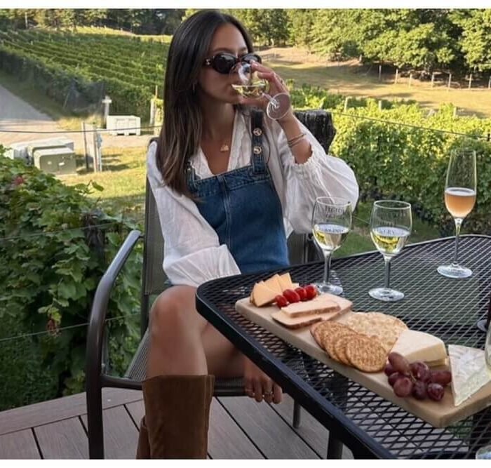 25 Classy Fall Winery Outfits for Wine Tasting Season