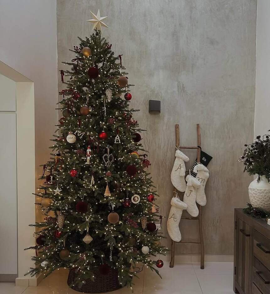 red and gold christmas tree ideas