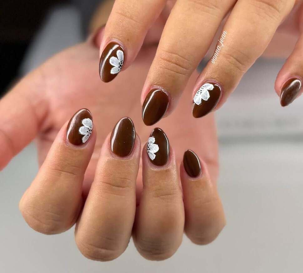 brown nails with flowers