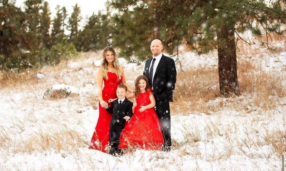 elegant winter family photoshoot outift