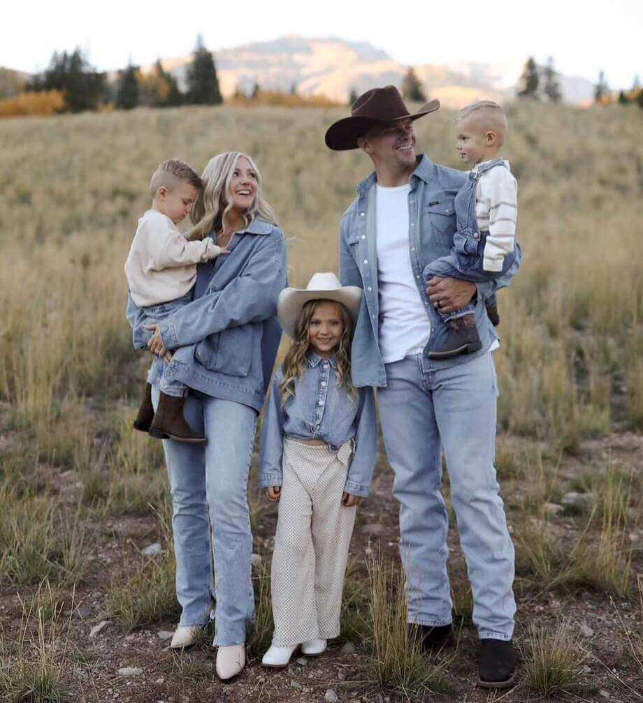 winter family photoshoot outfits with denim