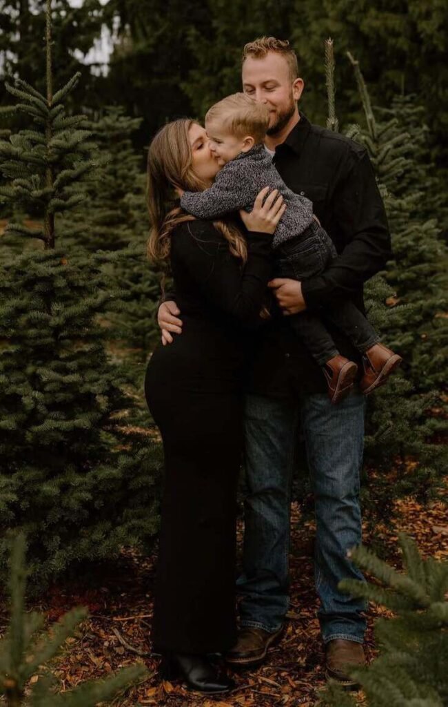 winter tree farm family outift