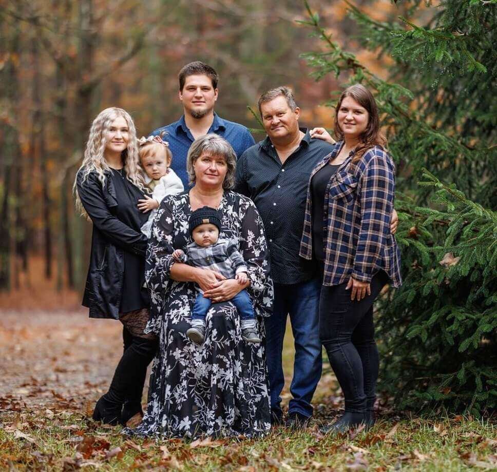 dark winter family photo outifts