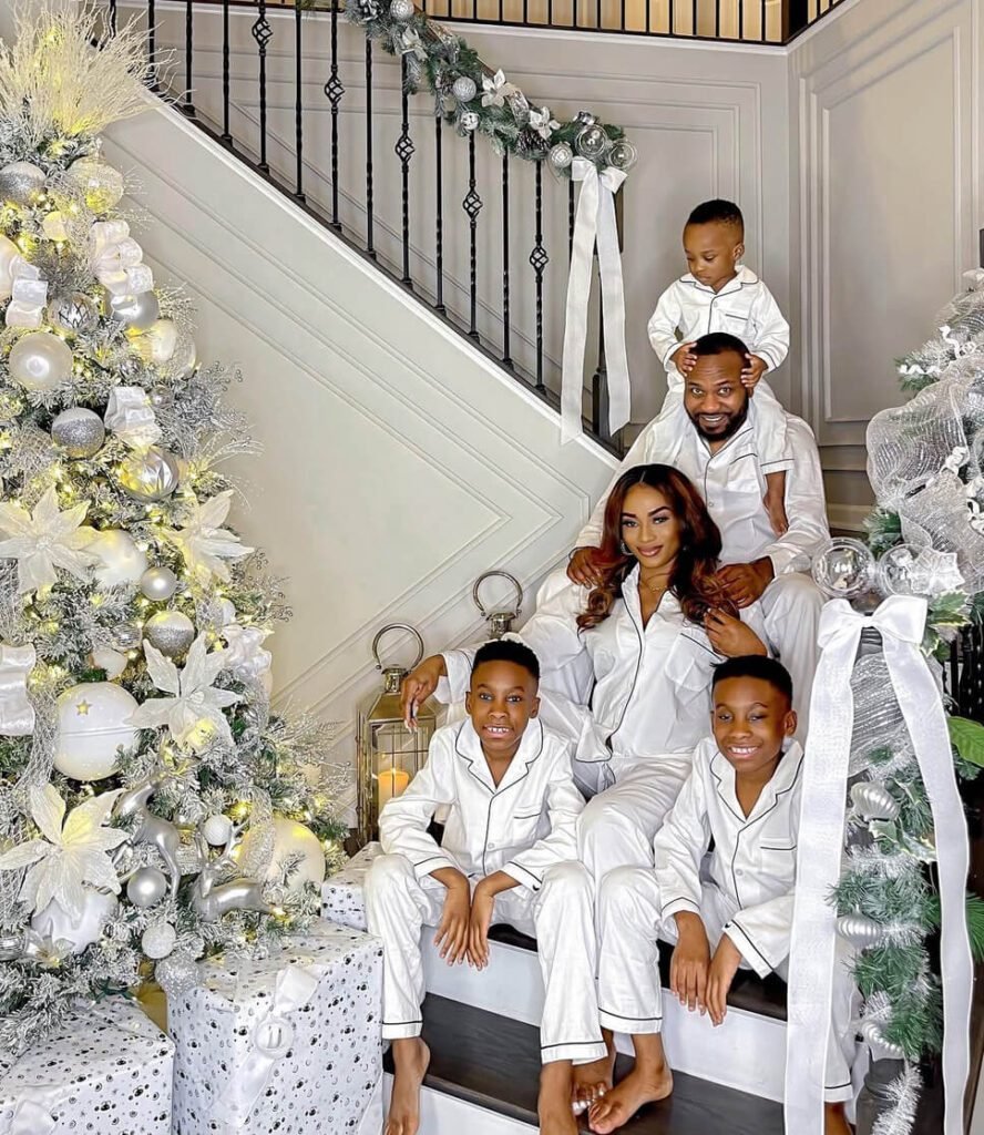 Christmas family photoshoot pajama outfit ideas