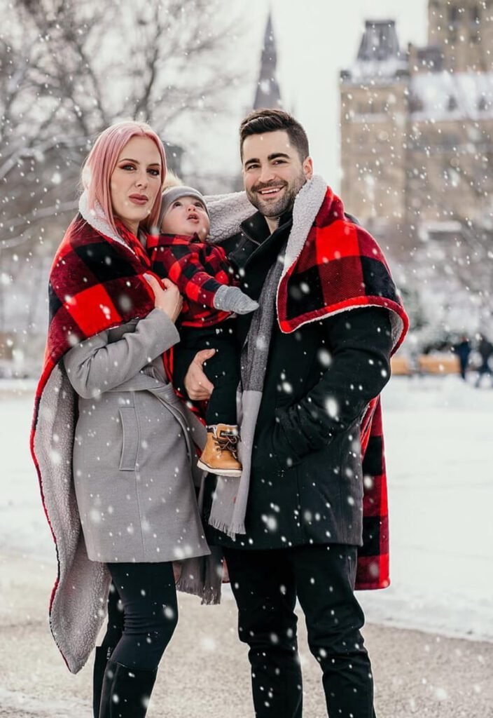 Christmas family photoshoot plaid outfits ideas