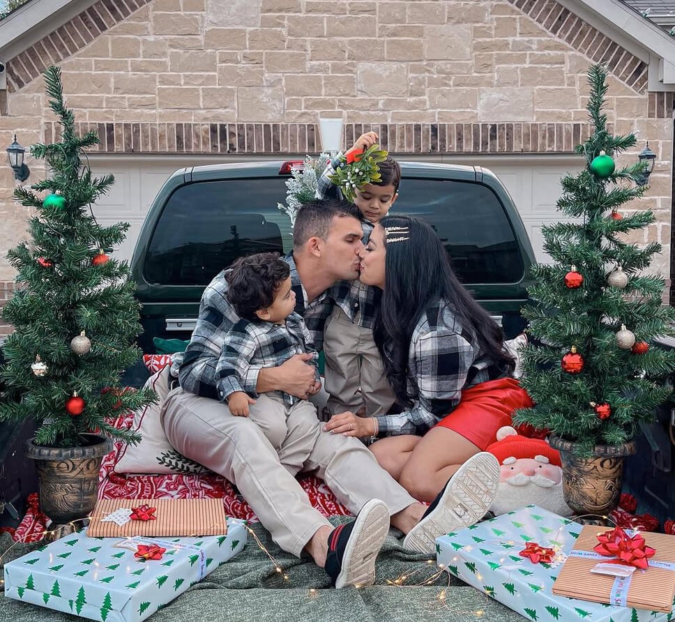 Christmas family photoshoot outfits 