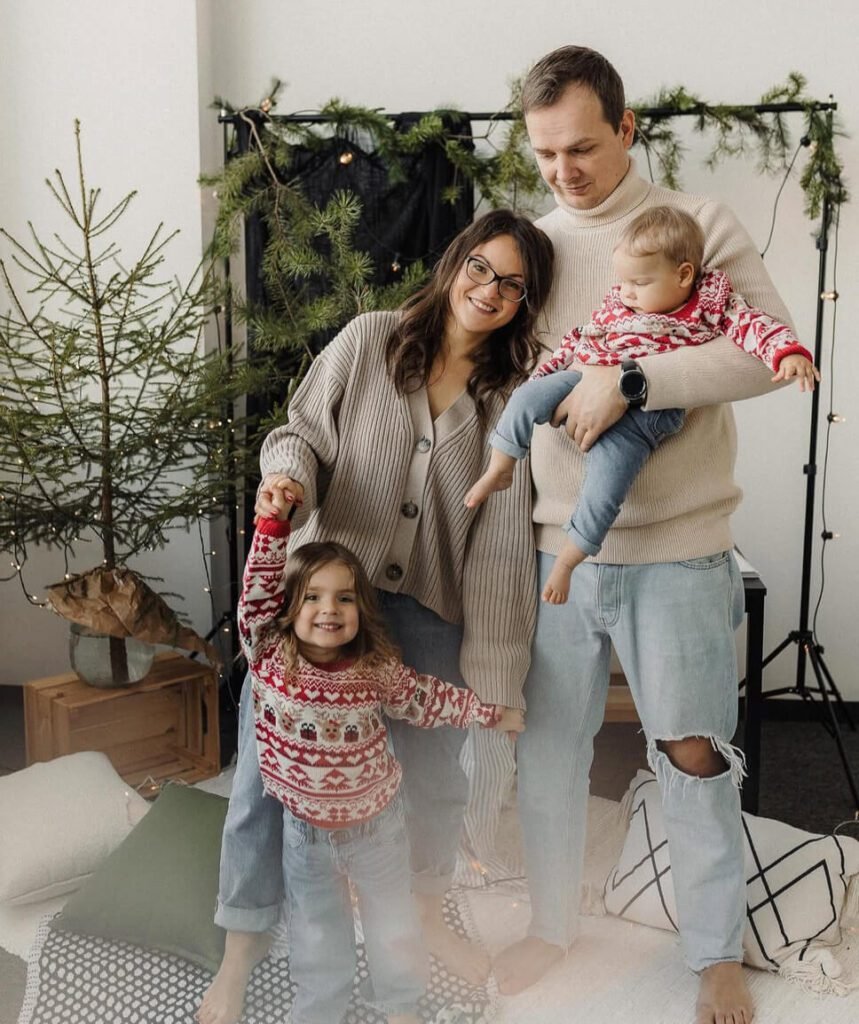 Christmas family photoshoot outfit ideas